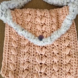 Crochet blush purse w/ faux fur cross body strap